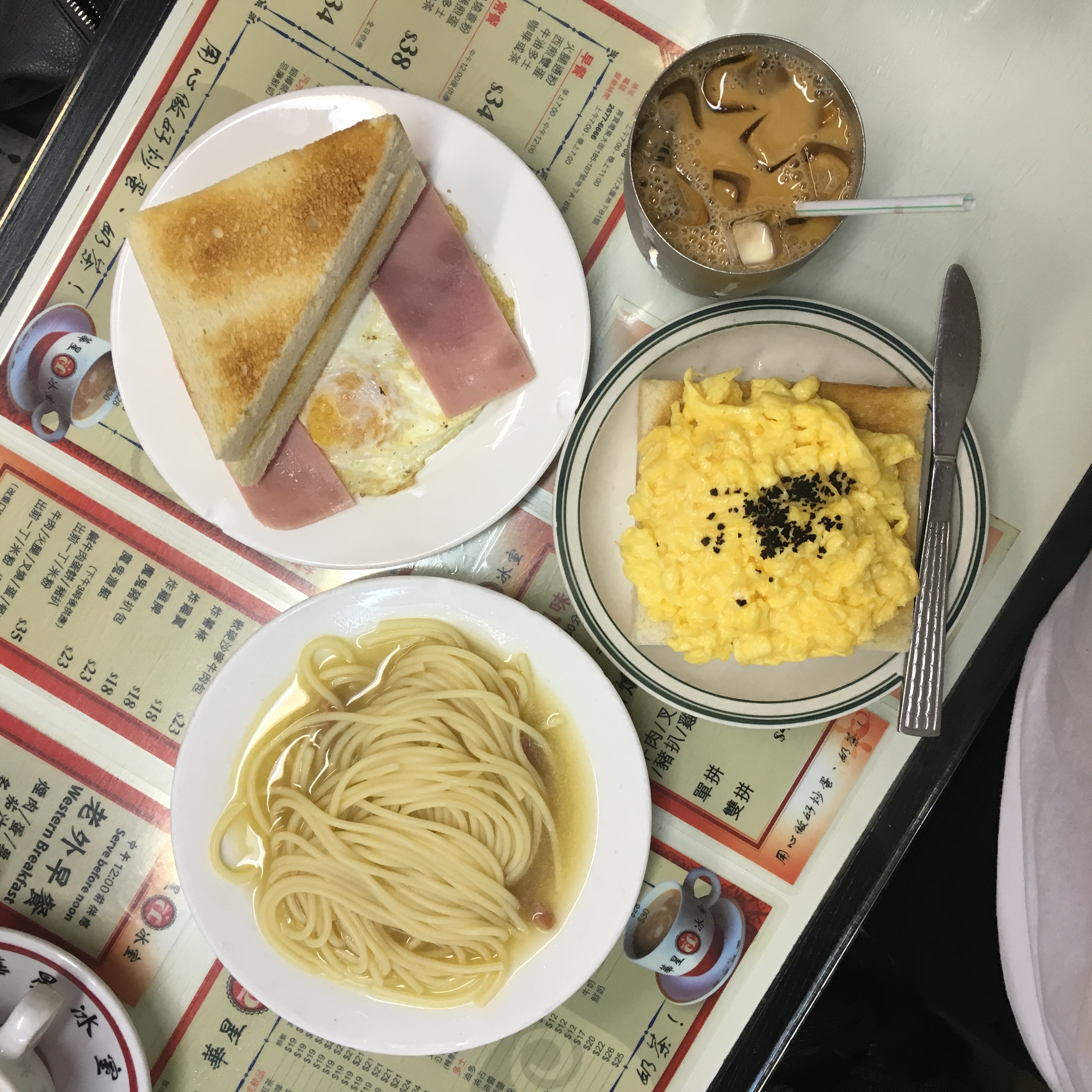 this was not australia dairy company, i think… might’ve been a competitor restuarant because i probably did not want to queue for the former. anyway, traditional hong kong breakfast with a bit of extra pizzaz!